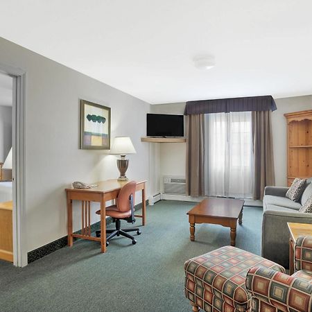 Baymont By Wyndham Essex Burlington Area 호텔 외부 사진