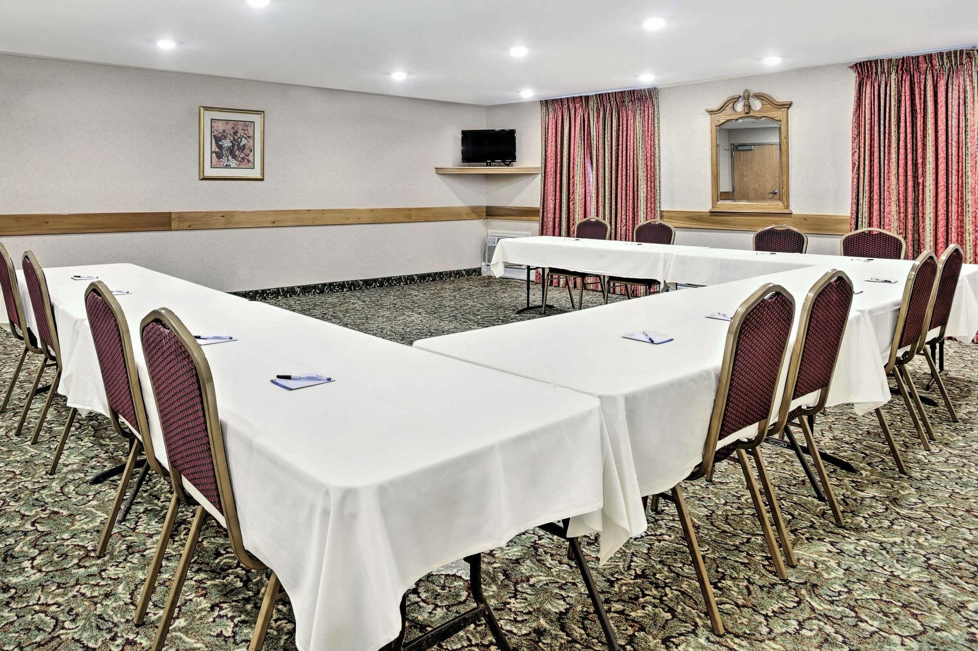 Baymont By Wyndham Essex Burlington Area 호텔 외부 사진
